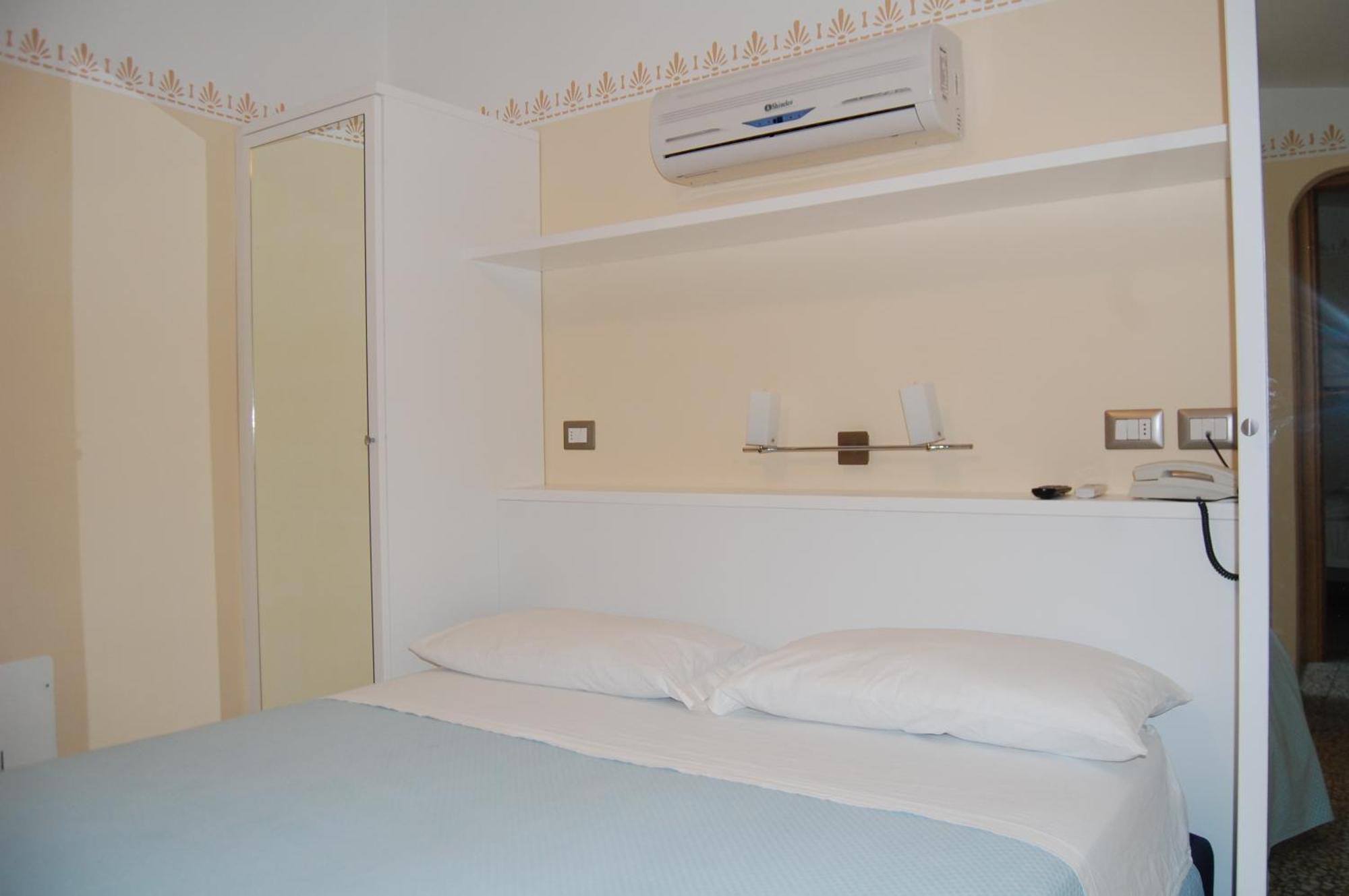 Hotel Centrale San Benedetto del Tronto Kültér fotó