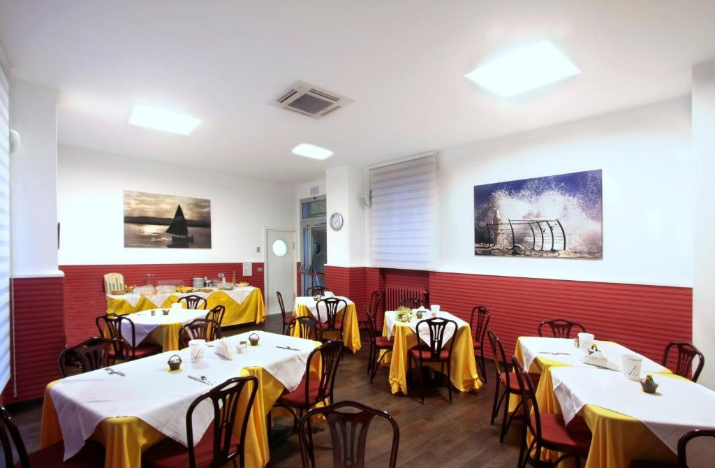 Hotel Centrale San Benedetto del Tronto Kültér fotó
